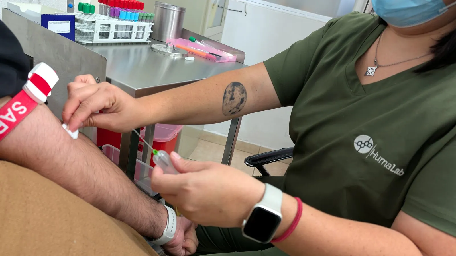 Toma de muestra cuidadosa en Humalab